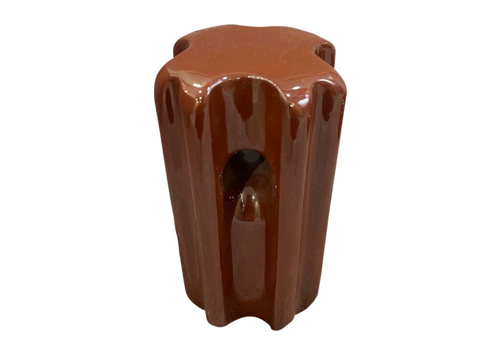 Egg/Stay insulator for guy wire protection in distribution lines